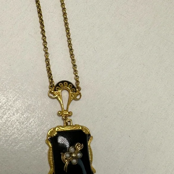 Elegant Vintage Victorian-Style Necklace with Faux Pearls - Picture 13 of 14